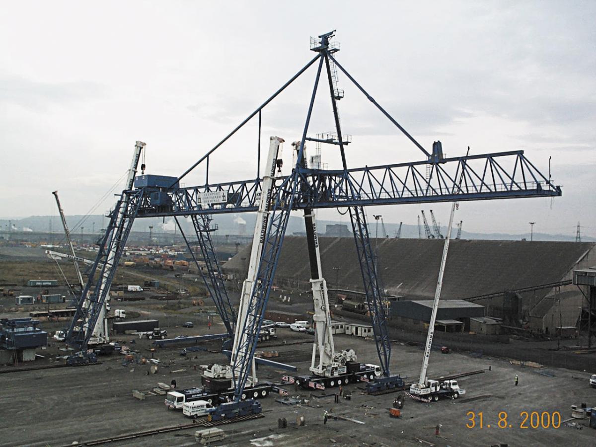 August, 2000: New KS2 crane