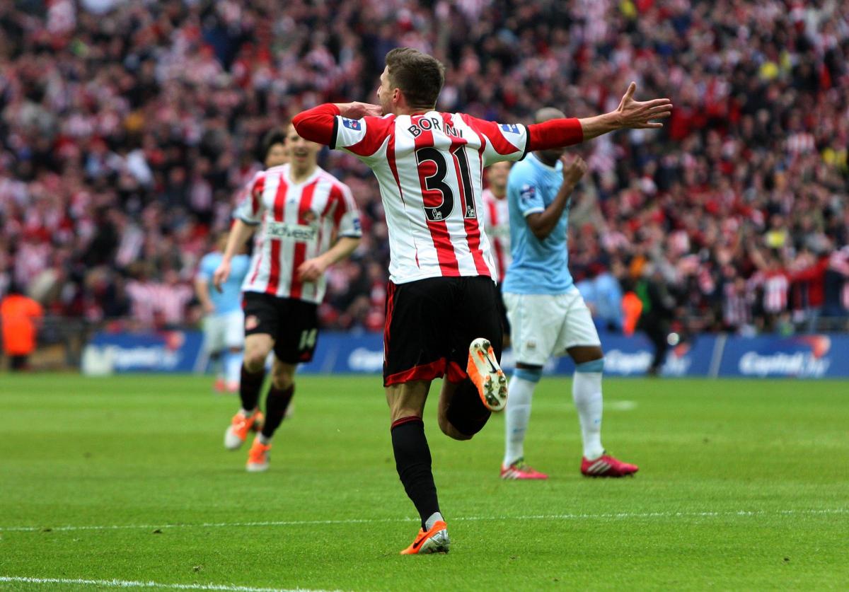 Fabio Borini celebrates after putting Sunderland 1-0 up