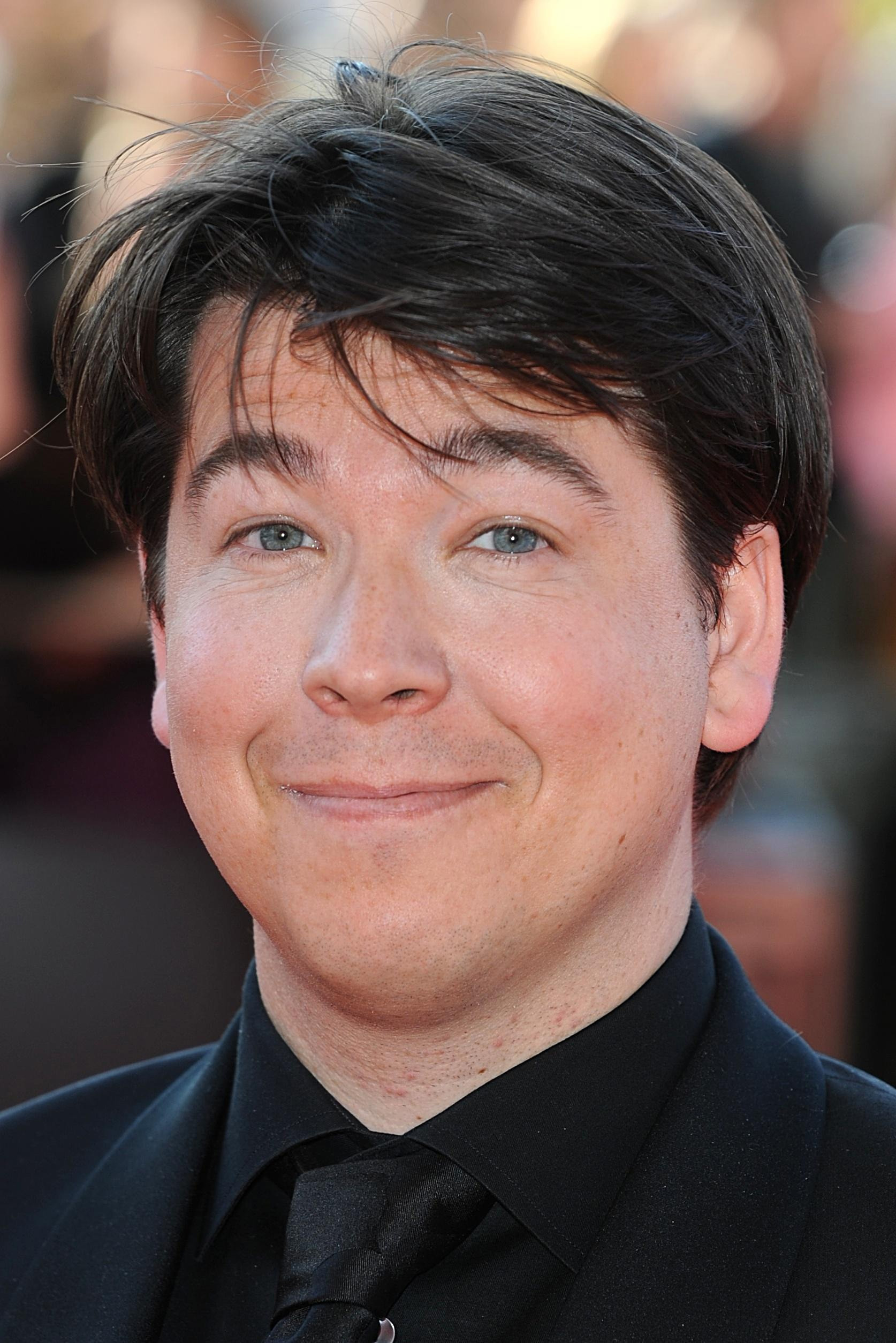 MICHAEL MCINTYRE walks off stage while security speak to woman in.