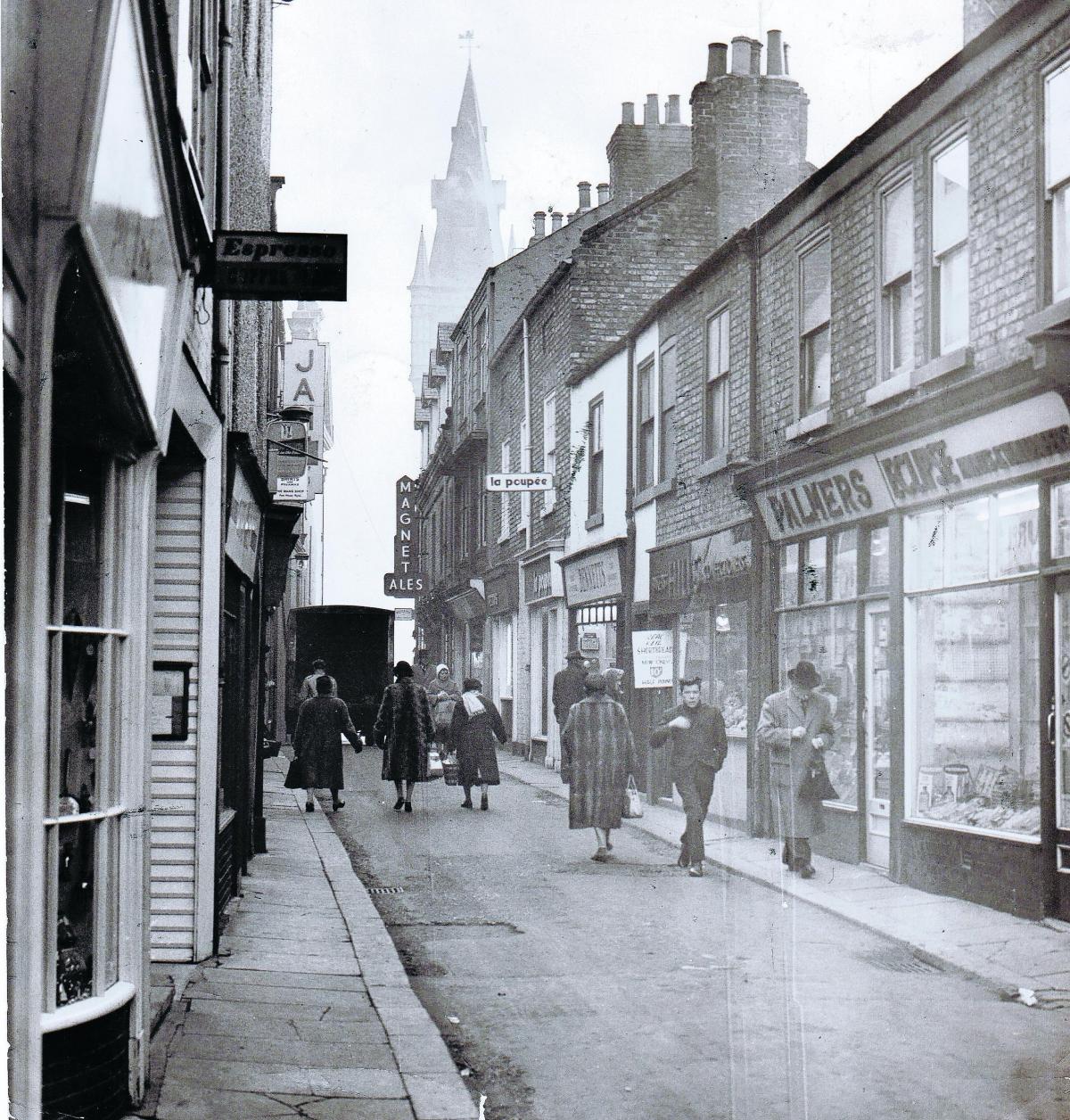 Post House Wynd in December 1962. On the left near the camera is the Espresso Coffee Bar, and in the middle on the right is a curious business called La Poupée