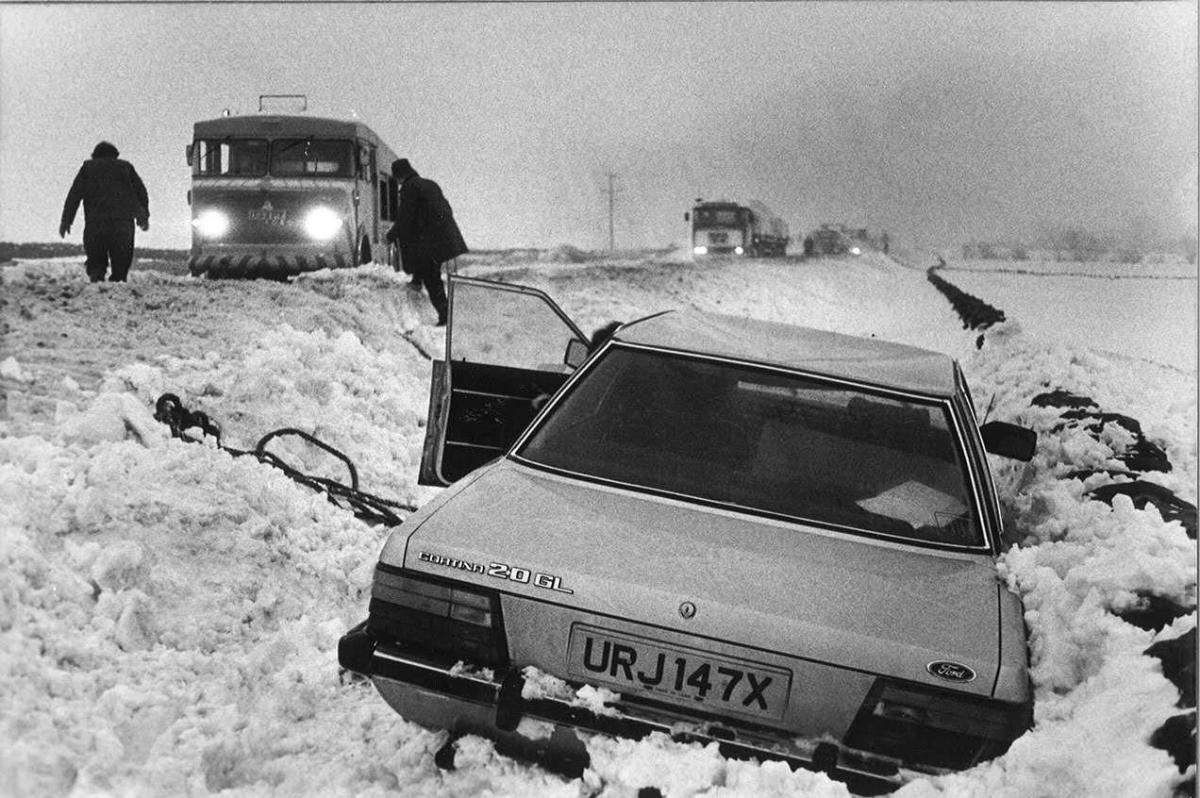 Abandoned cars on the A66 in January 1984