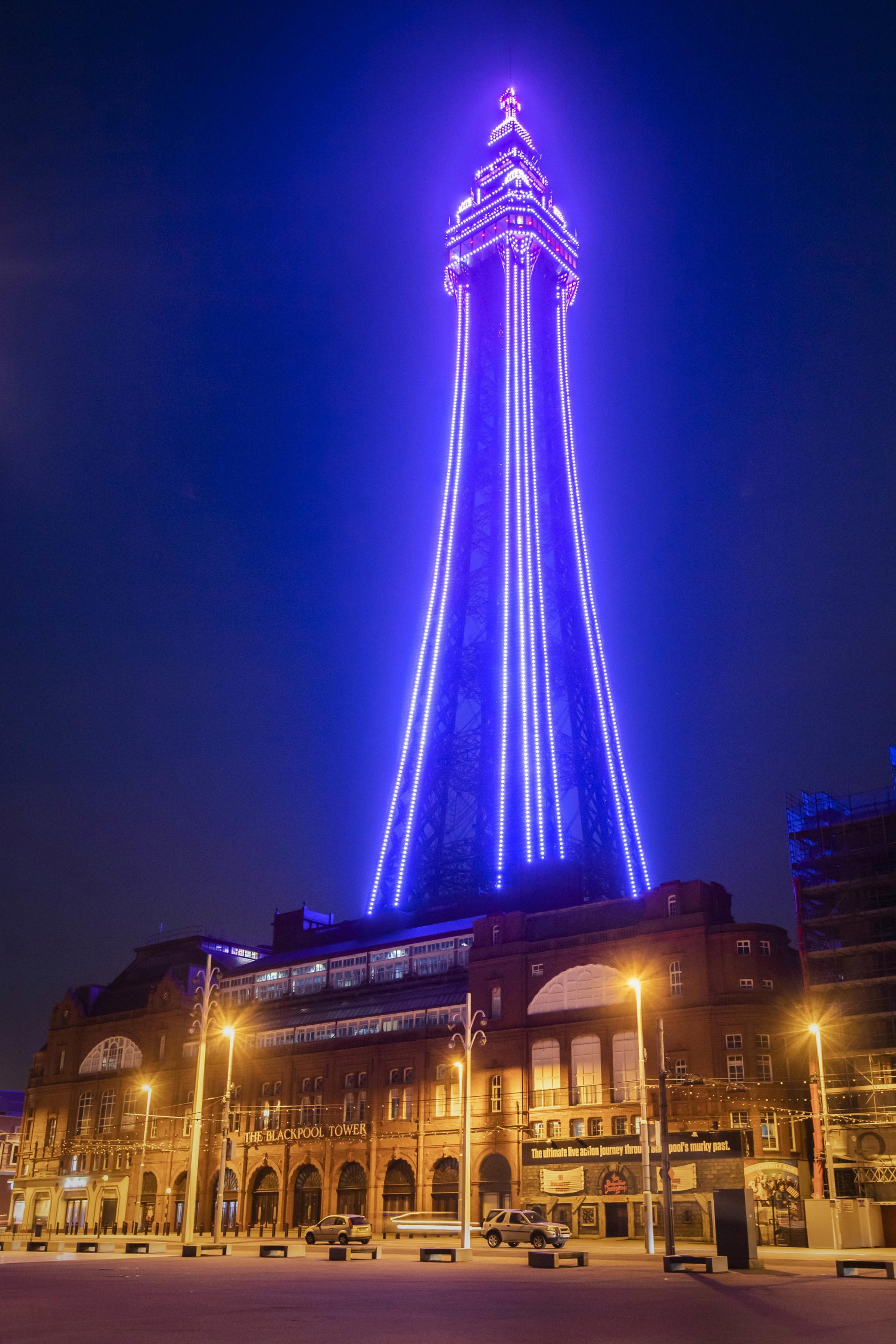 Blackpool'daki Blackpool Tower, Ulusal İstatistik Bürosu tarafından 2021 Sayım Gününü kutlamak için mor renkte yandı Fotoğraf: ANTHONY DEVLIN / PA