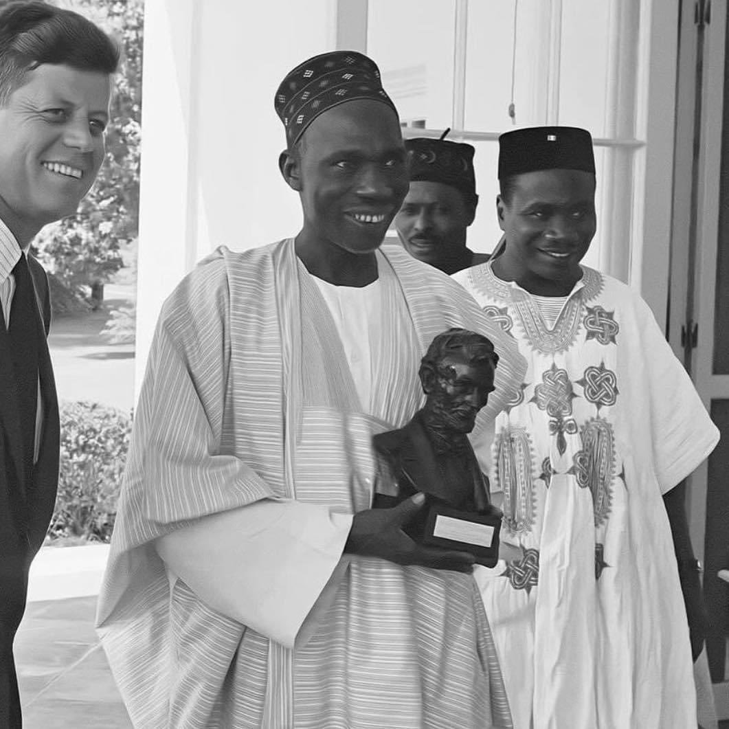 Moses Majekodunmi, right, with Nigeria’s first president, Nnamdi Azikiwe, with JF Kennedy in 1961