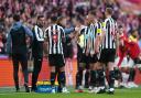 Eddie Howe speaks to his Newcastle United players during a break in play in the Carabao Cup final