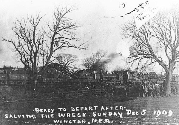 The Northern Echo: Salving the wreck at Winston in 1909