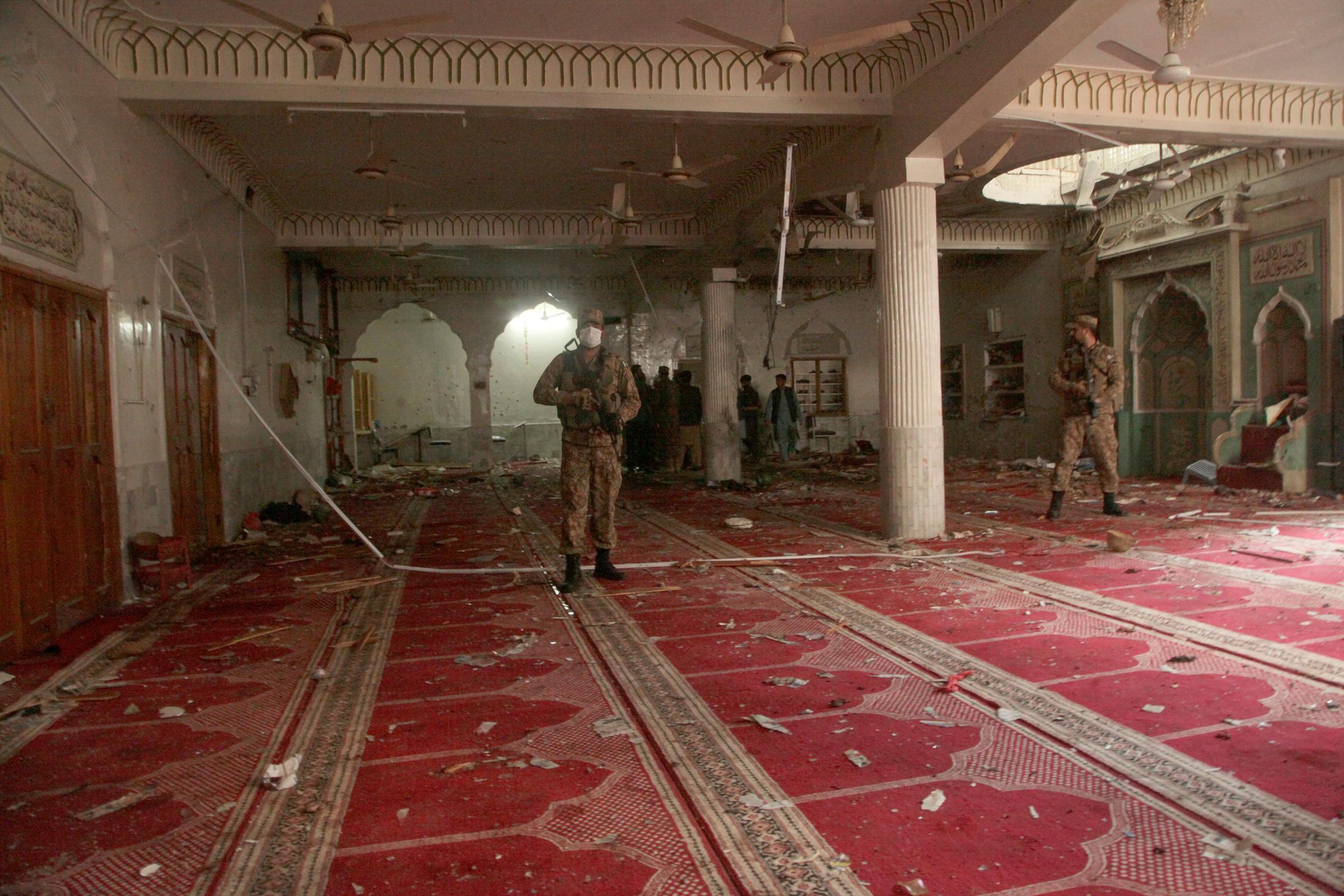Scores killed as suicide bomber targets Shiite Muslim mosque in Pakistan - Vimarsana News