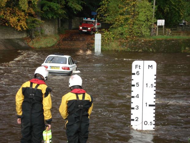 The Northern Echo: CAR STUCK IN STANHOPE FORD