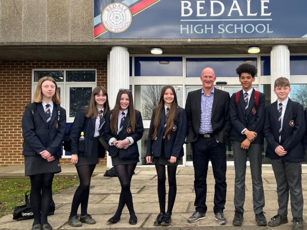 The Northern Echo: Ex-Sunderland manager Simon Grayson with pupils at his old school, Bedale High