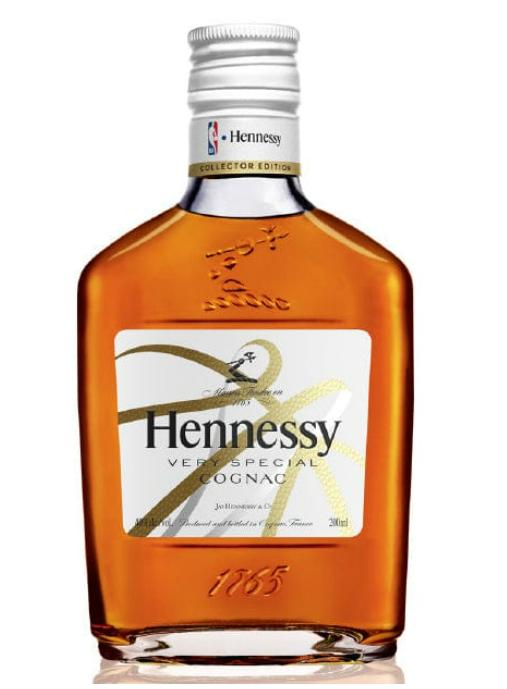 The Northern Echo : Hennessy's VS Spirit of the NBA Collector's Edition 2021 20CL.  Crédit photo : The Bottle Club