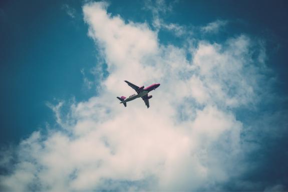 The Northern Echo: A plane in mid-air. Credit: Canva The Northern Echo: A plane in mid-air. Credit: Canva