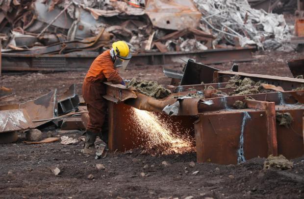 The Northern Echo: Workers cutting scrap metal from Sinter plant 