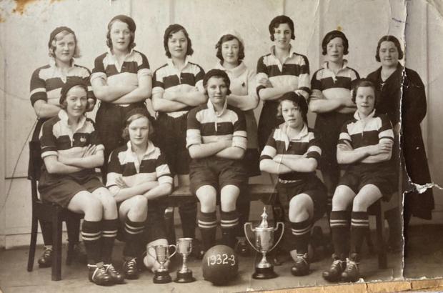 The Northern Echo: A 1932-33 team picture with Lillie Galloway on the right