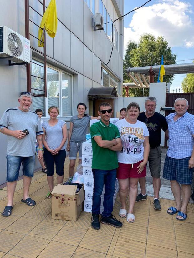 The Northern Echo: Kevin Roddam, 65, from Weardale, County Durham, (second from right) who is providing aid across Ukraine, including to a center for blind people.  Photo: PA MEDIA