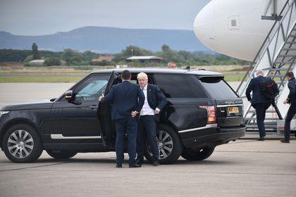 The Northern Echo: Boris Johnson on the tarmac at Teesside Airport 
