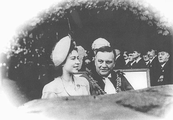The Northern Echo: The Queen, then Princess Elizabeth, with Mayor of Durham Cecil Ferens in 1947. The Northern Echo: The Queen, then Princess Elizabeth, with Mayor of Durham Cecil Ferens in 1947.