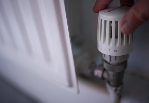 The Northern Echo: A person turning their heating down The Northern Echo: A person turning their heating down