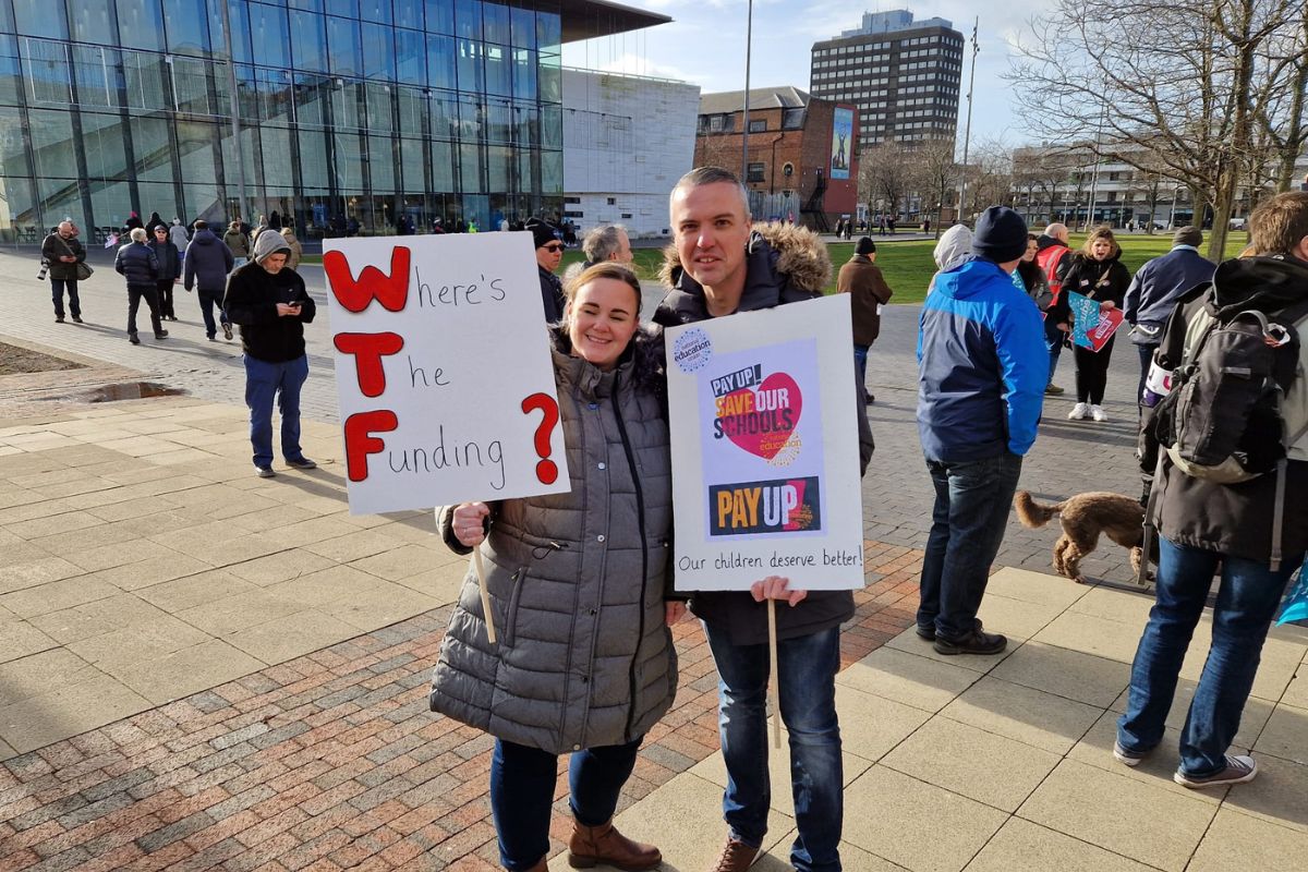 Middlesbrough teachers strike in Centre Square over working conditions - Vimarsana News