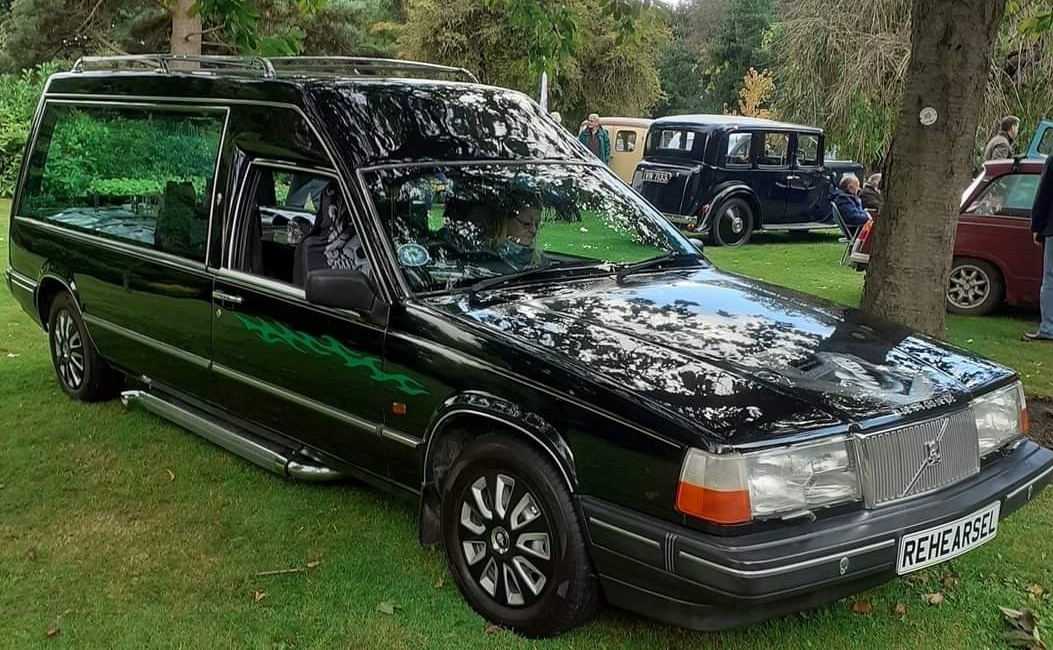 Quirky hearse with rock legend mural to appear at Stokesley car show - Vimarsana News