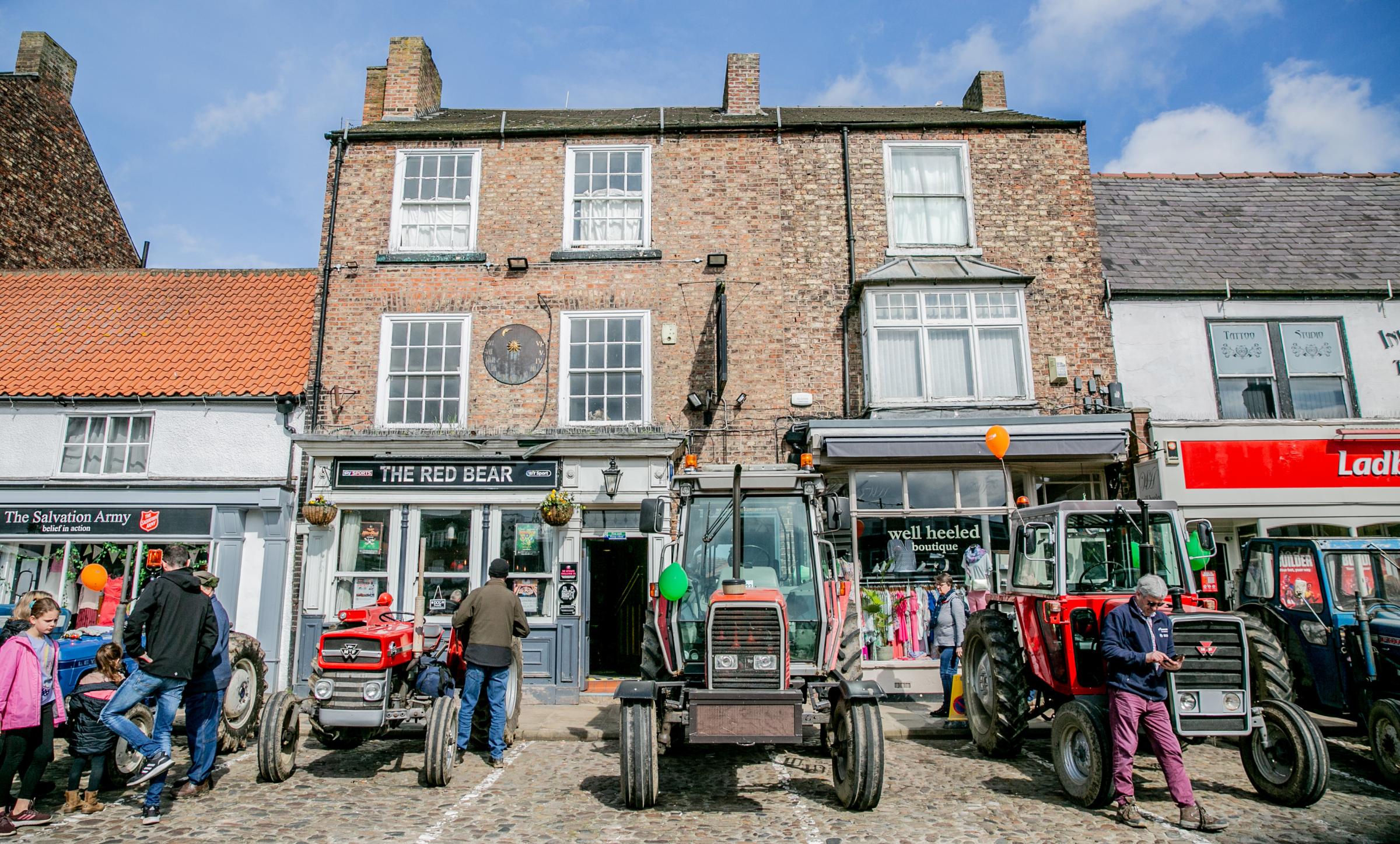 Tv Vet Peter Wright tractor run for Thirsk Hospice charity Picture: SARAH CALDECOTT