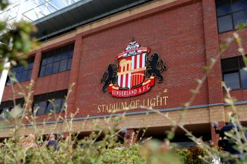 Sunderland: Matty Young signs first professional contract