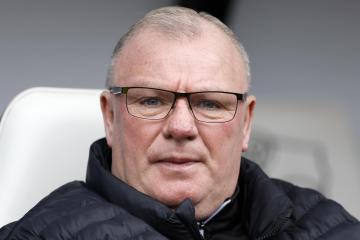 Rotherham appoint Steve Evans as Portsmouth win promotion