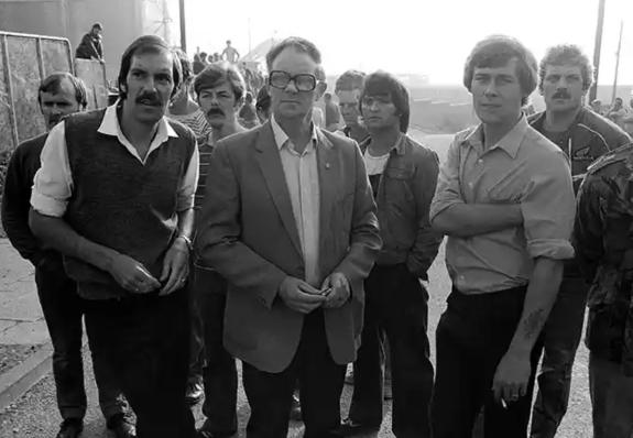 The Northern Echo: Alan Cummings, left, during the strike in 1984 The Northern Echo: Alan Cummings, left, during the strike in 1984