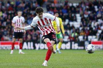 Sunderland: Trai Hume's importance outlined by Mike Dodds