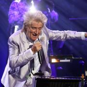 Rod Stewart fans were left disappointed after the star’s set was cut short on Saturday.