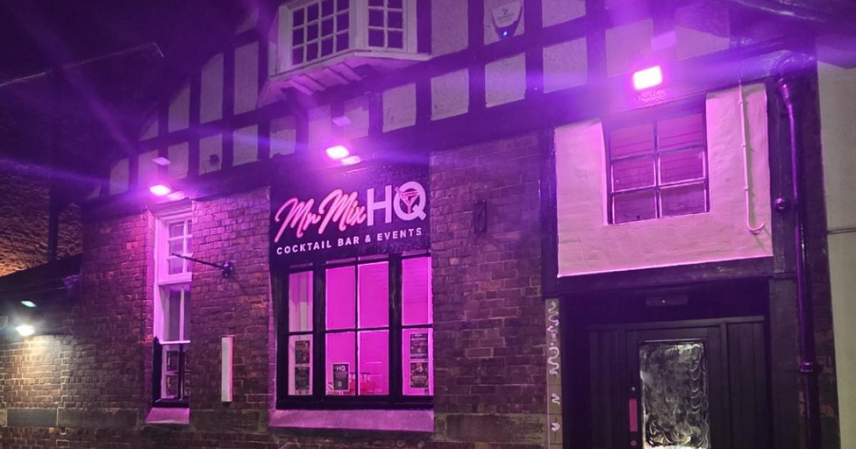 Erster Blick in die neue, komplett pinke Mr Mix Cocktailbar in Consett